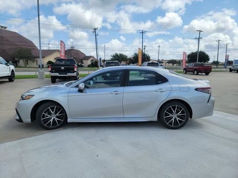 Used 2024 Toyota Camry SE FWD image 4