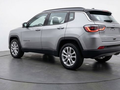 Used 2025 Jeep Compass Limited AWD/4WD image 6
