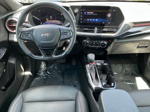 Used 2024 Chevrolet Trax RS w/ Sunroof Package FWD image 12