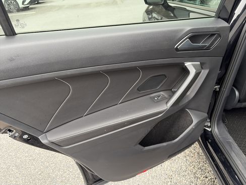 Certified 2024 Volkswagen Tiguan SE R-Line image 11