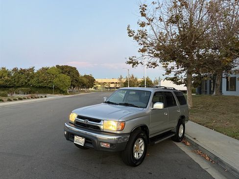 Used 2002 Toyota 4Runner SR5 w/ Upgrade Value Pkg 2 RWD image 8