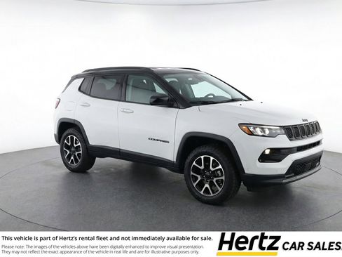 Used 2025 Jeep Compass Trailhawk image 1