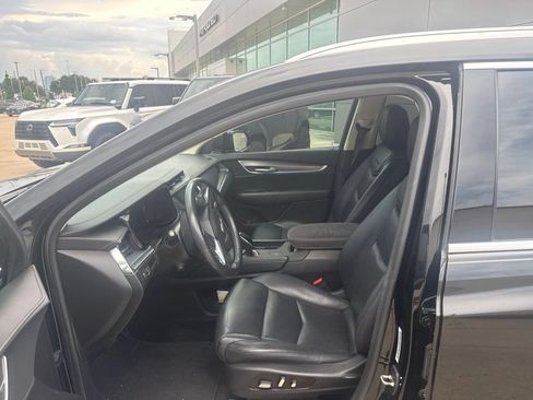 Used 2019 Cadillac XT5 Luxury FWD image 2