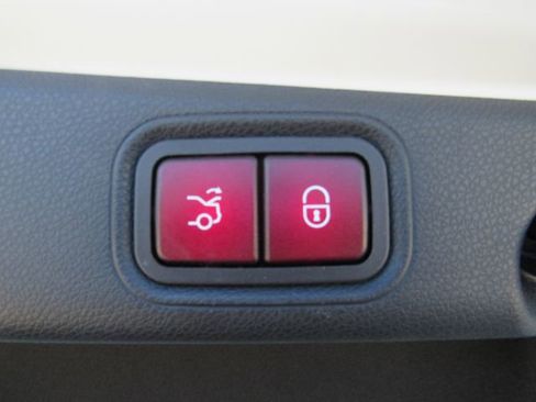 Used 2017 Mercedes-Benz E 300 image 26