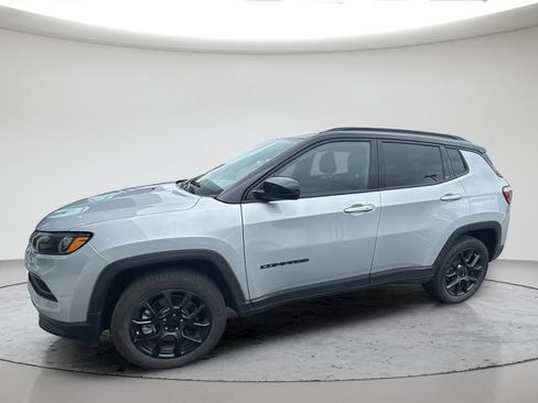 Used 2024 Jeep Compass Latitude w/ Altitude Special Edition AWD/4WD image 11