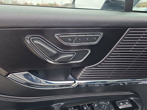 Used 2022 Lincoln Corsair AWD w/ Equipment Group 101A image 19