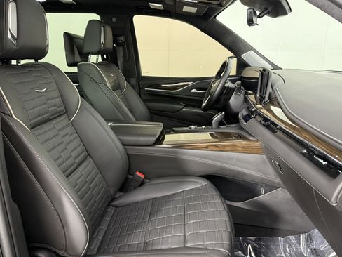 Used 2024 Cadillac Escalade Sport Platinum w/ LPO, ONYX Package AWD/4WD image 10