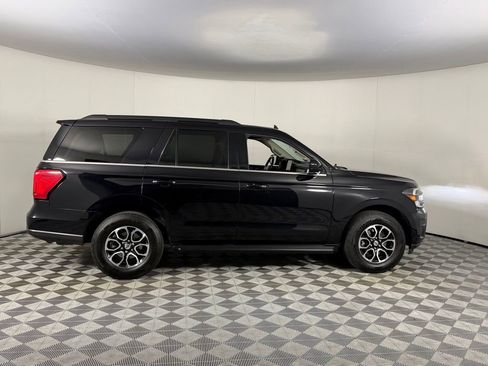 Used 2022 Ford Expedition XLT AWD/4WD image 2