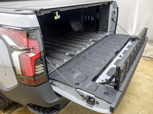 New 2026 Chevrolet Silverado EV LT image 9