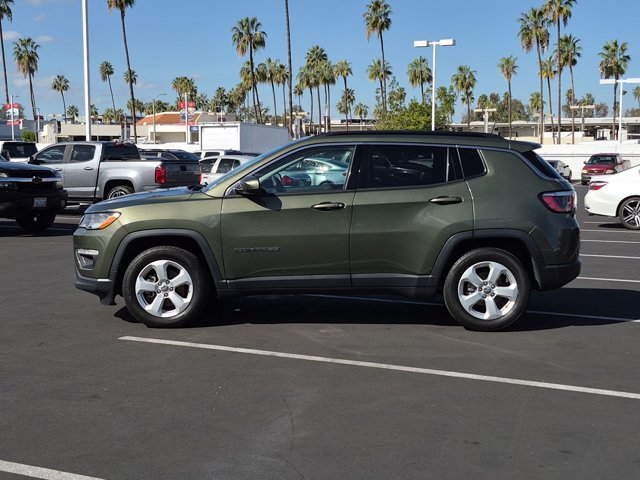 Used 2018 Jeep Compass Latitude w/ Popular Equipment Group FWD image 9
