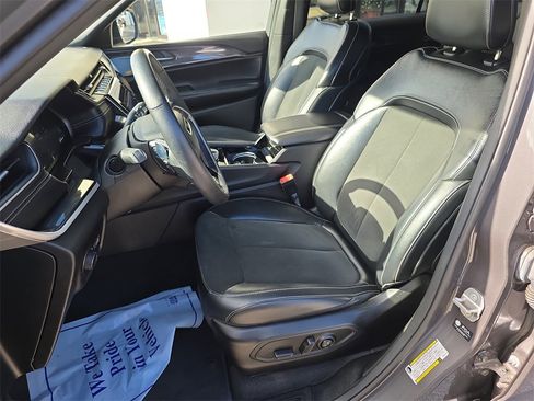 Used 2021 Jeep Grand Cherokee L Laredo image 12