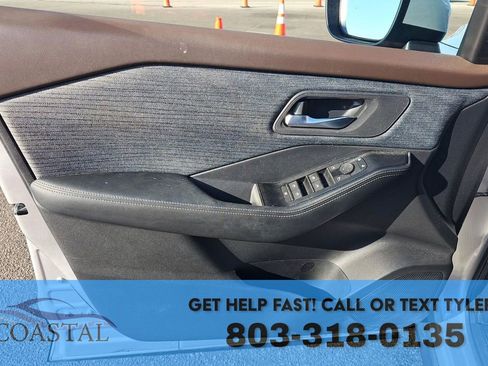 Used 2023 Nissan Rogue SV image 4