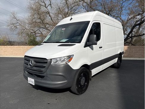 Used 2023 Mercedes-Benz Sprinter 2500 image 2