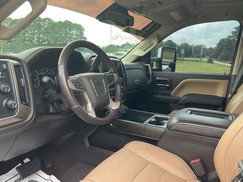 Used 2017 GMC Sierra 2500 Denali w/ Duramax Plus Package AWD/4WD image 17
