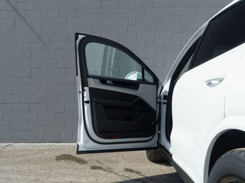 New 2026 Porsche Cayenne Coupe image 15