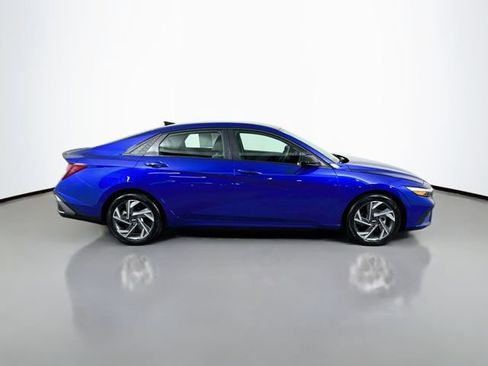 Certified 2025 Hyundai Elantra Sport FWD image 9