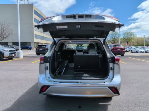 Certified 2020 Toyota Highlander Platinum AWD/4WD image 13