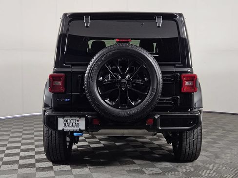 Used 2021 Jeep Wrangler Unlimited Sahara AWD/4WD image 4