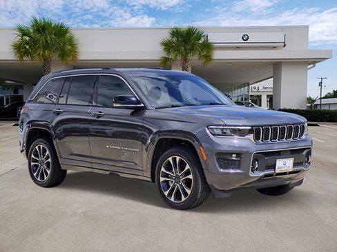 Used 2022 Jeep Grand Cherokee Overland RWD image 3