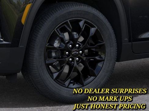 New 2026 Chevrolet Traverse LT image 9