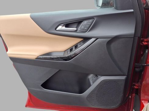 Used 2025 Chevrolet Equinox ACTIV w/ Safety and Technology Package image 17