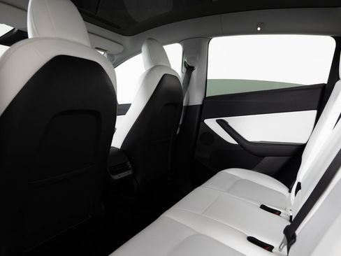 Used 2021 Tesla Model Y Long Range AWD/4WD image 18