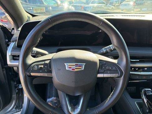 Used 2025 Cadillac XT4 Premium Luxury image 17