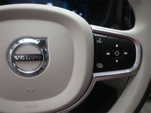Certified 2022 Volvo XC60 B5 Momentum w/ Climate Package image 14