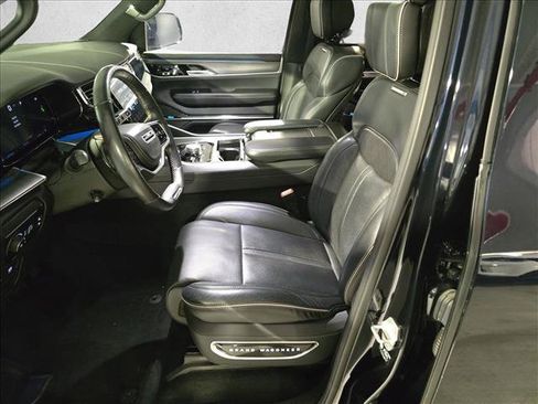 Used 2022 Jeep Grand Wagoneer Series II AWD/4WD image 16