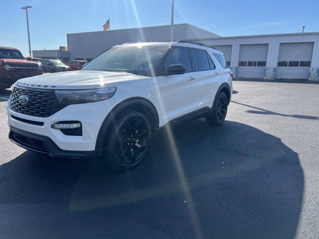 Used 2023 Ford Explorer ST-Line w/ Class IV Trailer Tow Package AWD/4WD image 2