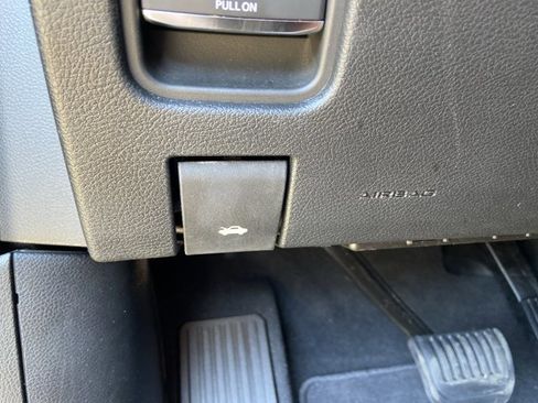 Used 2025 Jeep Grand Cherokee Altitude AWD/4WD image 48