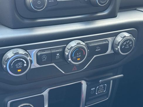 Used 2021 Jeep Gladiator Sport AWD/4WD image 22