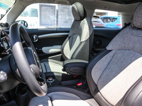 Used 2021 MINI Cooper SE w/ 6.5" Touchscreen Package image 17