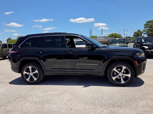 New 2026 Jeep Grand Cherokee Limited w/ Luxury Tech Group II RWD image 8