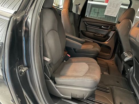Used 2016 Chevrolet Traverse LT w/ Style and Technology Package FWD image 19