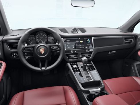 Certified 2025 Porsche Macan AWD/4WD image 4