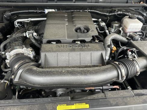 Used 2025 Nissan Frontier SL image 9