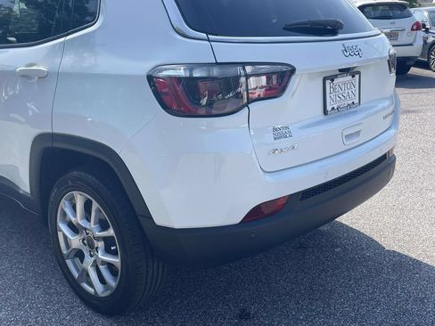 Used 2025 Jeep Compass Limited AWD/4WD image 12