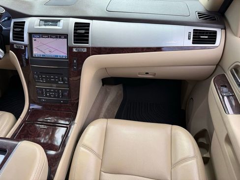 Used 2014 Cadillac Escalade Premium image 12