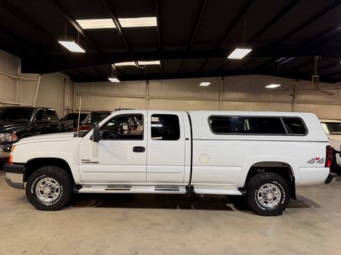 Used 2005 Chevrolet Silverado 2500 LT w/ Heavy-Duty Power Package AWD/4WD image 7