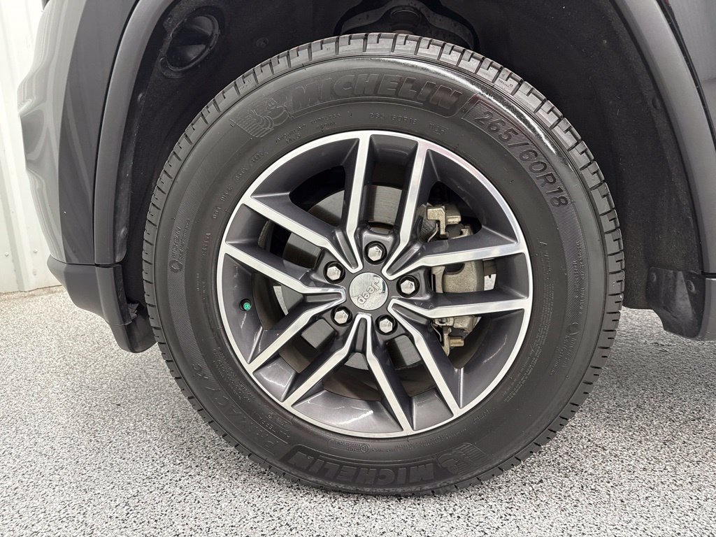 Used 2018 Jeep Grand Cherokee Limited RWD image 9