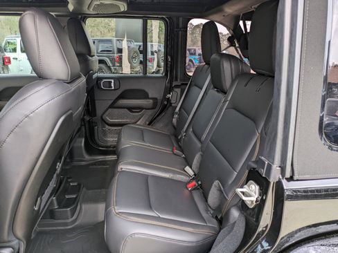 Used 2024 Jeep Wrangler Sahara w/ Technology Group image 10