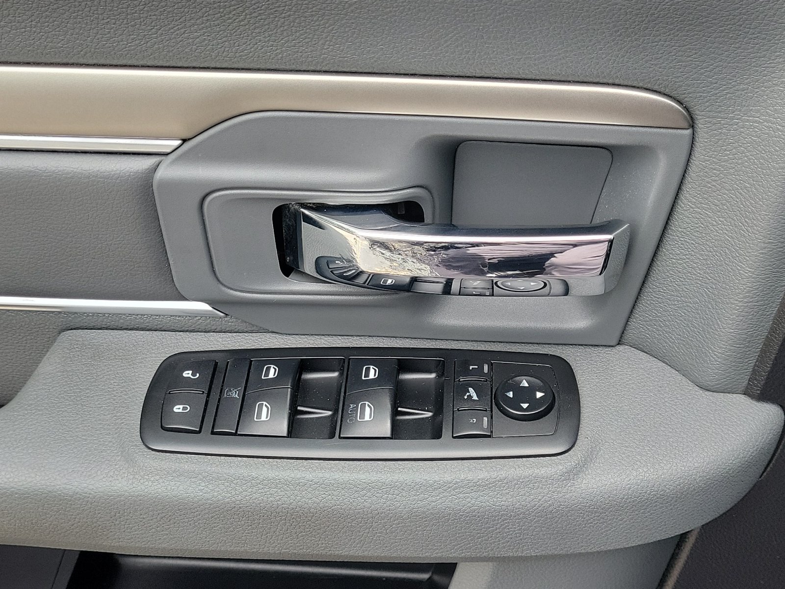 Used 2015 RAM 1500 Big Horn RWD image 17