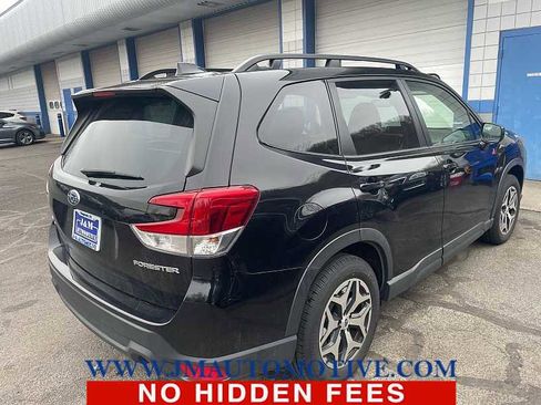 Used 2023 Subaru Forester Premium image 3