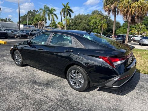 Used 2024 Hyundai Elantra SEL FWD image 7