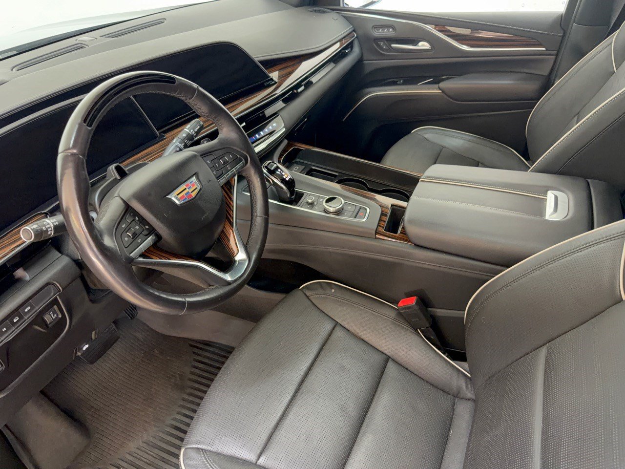 Used 2023 Cadillac Escalade Premium Luxury AWD/4WD image 4