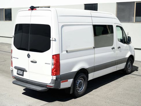 Used 2021 Mercedes-Benz Sprinter 2500 image 18