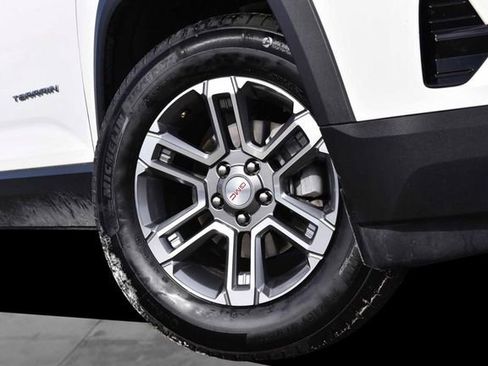 Used 2025 GMC Terrain Elevation image 3