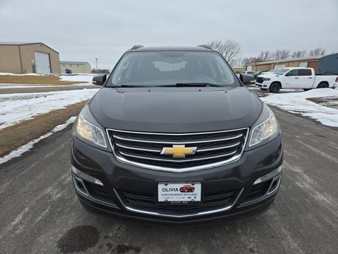 Used 2017 Chevrolet Traverse LT image 2