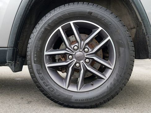 Used 2019 Jeep Grand Cherokee Limited w/ Luxury Group II AWD/4WD image 14
